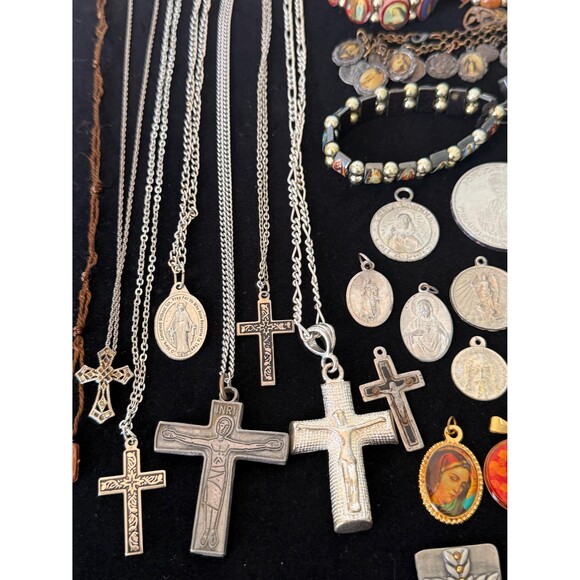 Vintage Catholic Religious Jewelry Rosaries Crucifixe Bracelets Miraculos Medals - Picture 11 of 11